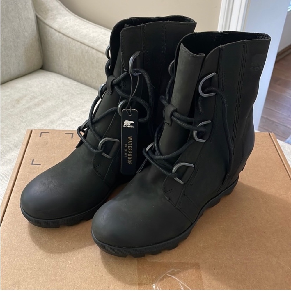 NWT Brand new Sorel Women’s Joan of Arctic Wedge ll Lace Up Boot- Size 5.5